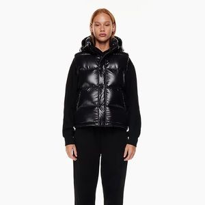 Aritzia The Super Puff Vest in Hi-Gloss Black, size Small